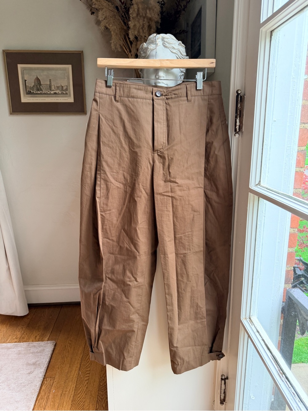 Zara women’s Brown Pleated Chinos